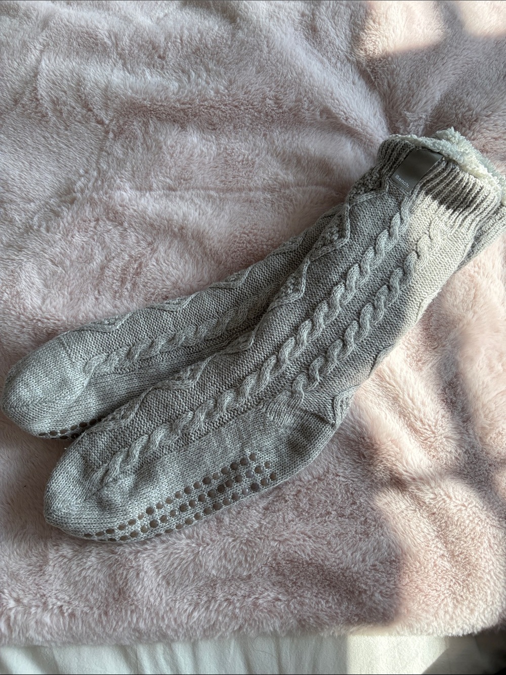 Bench Cable-Knit Sherpa-Lined Slipper Socks - Light Gray